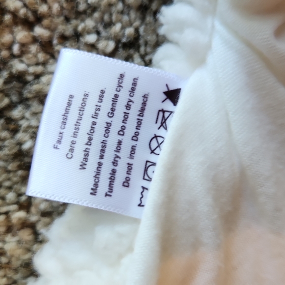 Blue Mellow | Fuzzy Swaddle - Picture 4 of 8